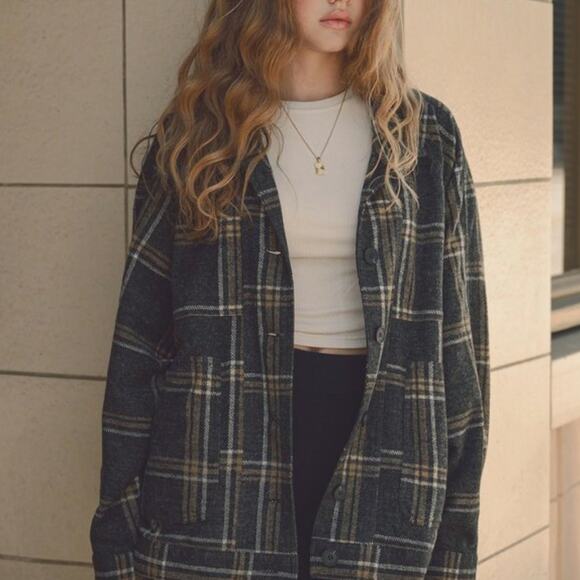 DRESS FORUM Oversized Plaid Shirt Jacket Shacket Gray Tan Soft {3M47} - Picture 1 of 5